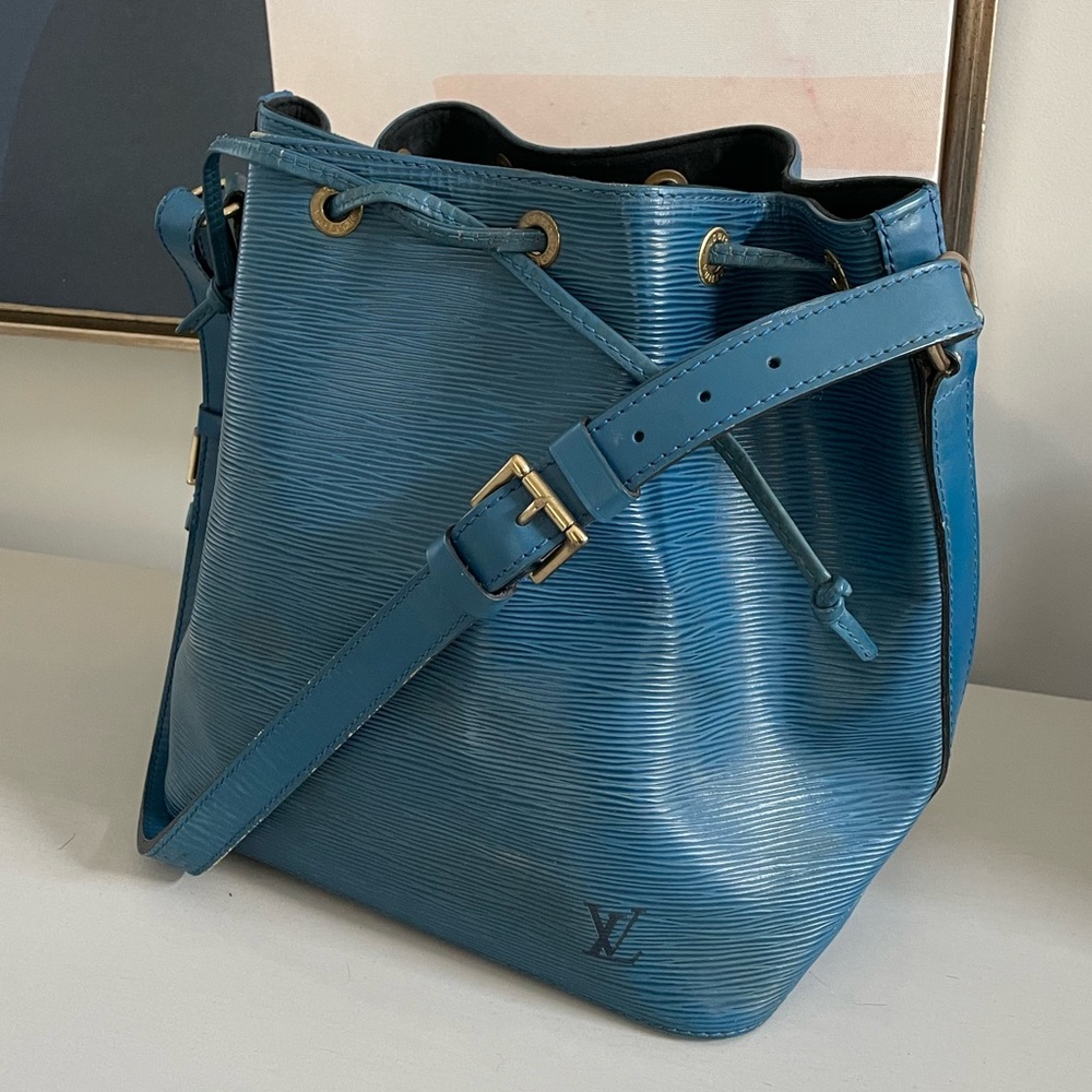 Louis Vuitton LV Authentic Blue Epi Petit Noe Shoulder Leather Bucket Bag
